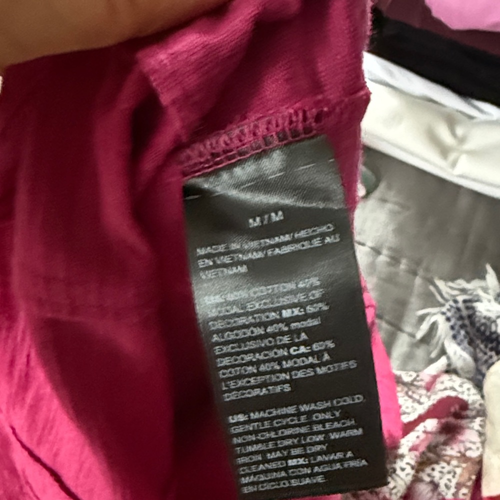 White House Black Market Fuchsia Scoop Neck Tee - Picture 5 of 5